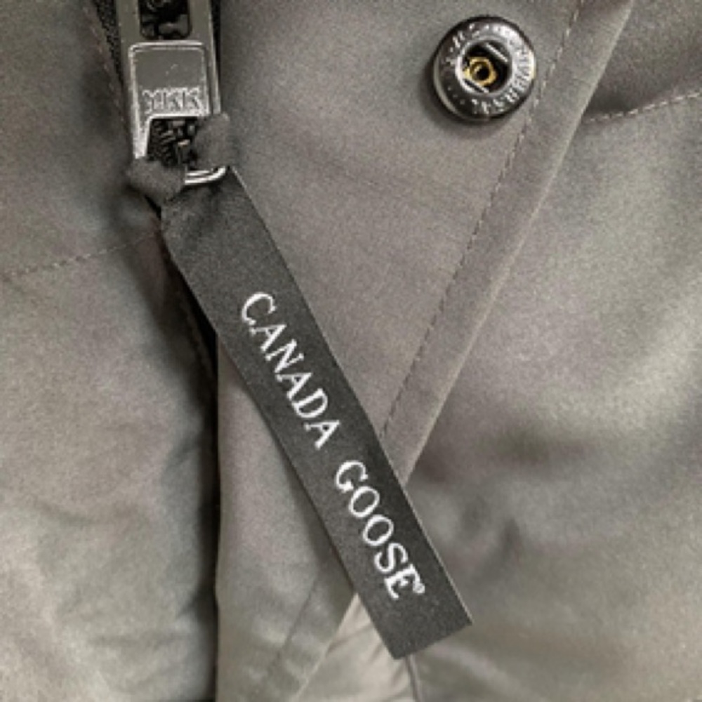 Canada Goose dark grey down vest - Picture 2 of 8